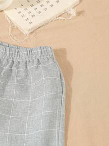 SHEIN Set de 3 piezas de traje elegante de caballero para bebés niños, que incluye chaqueta de solapa única de manga larga a cuadros, pantalones de cintura elástica y corbata de moño (camisa no incluida), adecuado para fiesta de cumpleaños, fiesta de Navidad, bautizo, celebración del 1er cumpleaños, ocasiones formales, actuación, boda, baby shower, portador de anillos, ropa de bebé niño, traje de bebé niño, ropa formal de bebé niño, atuendo de caballero para bautizo de bebé, ropa formal de ocasión para bebé niño, temporada de regreso a la escuela