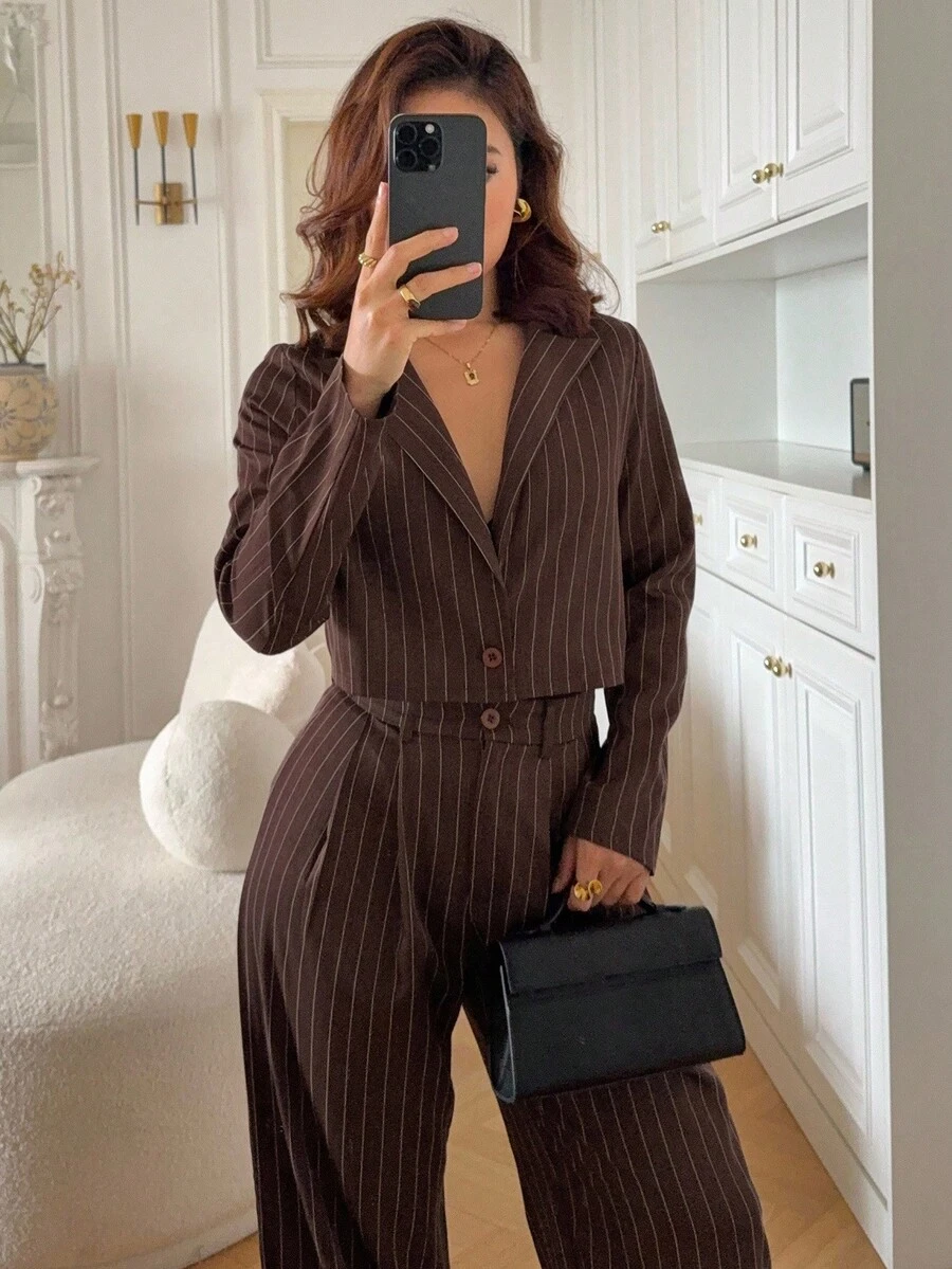 DAZY 女士休闲条纹短款西装外套和阔腿裤套装，秋季商务装 - 棕色 - 查看 1