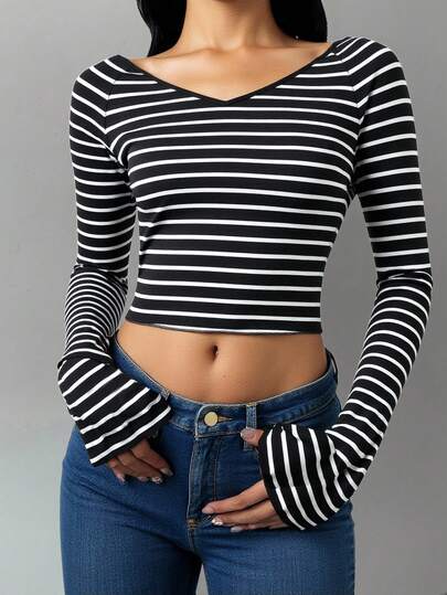 SHEIN BASICS Áo thun Raglan dài tay họa tiết sọc đen trắng đơn giản, thoải mái, phù hợp cho mùa thu/đông