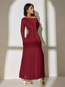 SHEIN PETITE فستان أنيق وأنيق بأكمام طويلة أحادية الكتف، مع تطريز شبكي متباين، وذيل غير متماثل، وقصة طويلة جدًا مرنة للغاية وضيقة - عنابي اللون - مشاهدة 3