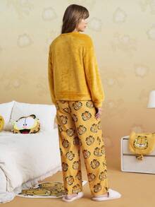 GARFIELD | SHEIN Women's Autumn/Winter Cat Embroidery Crew Neck Fuzzy Top And Pants Pajama Clothes Set, Autumn/Winter Warm Clothes Set Cute Sleep Wear Women, Fluffy, Cozy - Yellow - View 2