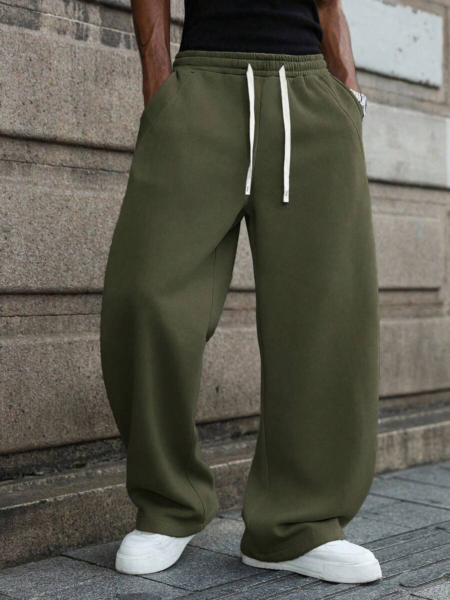 Manfinity Roghcode Quần nỉ nam dáng rộng thoải mái, phù hợp mặc hàng ngày, đi chơi cuối tuần, tụ tập bạn bè, du lịch và các hoạt động xã hội thư giãn khác. Chiếc quần này là một món đồ đa năng không thể thiếu trong tủ đồ của nam giới và là món quà tuyệt vời cho bạn trai hoặc chồng. - xanh quân đội - Xem 1