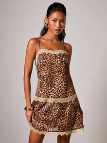 COSMINA فستان قصير بحمالات رفيعة مزين بالدانتيل بطبعة نمر، صيفي، فستان بطبعة فهد - متعدد الألوان - مشاهدة 6