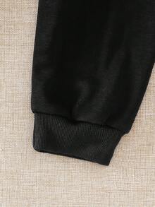 SHEIN Playful Pals 男童休闲刺绣拉链上衣，撞色饰边，搭配运动裤套装，秋冬 - 黑色 - 查看 6