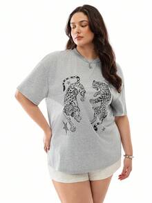 SHEIN EZwear 大码大码图案圆领短袖 T 恤，休闲 - 淺灰色 - 查看 3