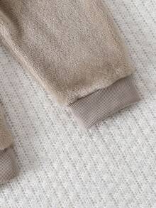 SHEIN Cute Round Neck Plush Baby Boy Outfit