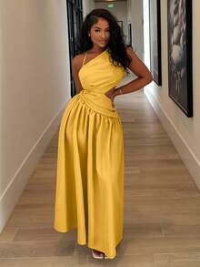 Alexandranx Đầm dài hở lưng không đối xứng, thiết kế dây chéo mới, phong cách nghỉ dưỡng giản dị, Xuân/Hè - B - Màu vàng - Xem 1