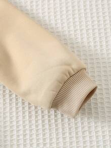 Cozy Pixies Set de 2 piezas de sudadera de cuello redondo de manga larga con estampado de letras y pelotas, y pantalones jogger de cintura elástica para bebé niño. Estilo básico cómodo y versátil, adecuado para interior, exterior, ocio, esquí, vuelta al colegio, uso diario, deportes, juegos, fiestas, otoño/invierno