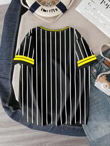 BATMAN X SHEIN 青少年男孩夏季休闲街头动漫英雄和数字条纹印花短袖 T 恤