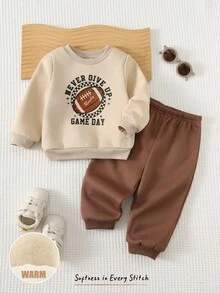 Cozy Pixies Set de 2 piezas de sudadera de cuello redondo de manga larga con estampado de letras y pelotas, y pantalones jogger de cintura elástica para bebé niño. Estilo básico cómodo y versátil, adecuado para interior, exterior, ocio, esquí, vuelta al colegio, uso diario, deportes, juegos, fiestas, otoño/invierno