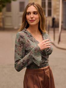 lacRébo بلوزة ملفوفة مطبوعة بالزهور الخضراء مع ربطة عنق وخصر مربوط وأكمام طويلة مفلطحة للخريف والشتاء