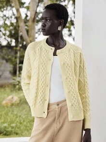 Lumivelle 2025 秋冬新款女装时尚麻花针织纽扣简约百搭开衫 - 黃色 - 查看 3