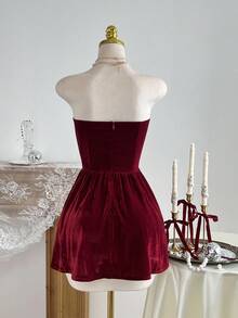 SHEIN Unity 1 chiếc váy ngắn bó sát không dây bằng vải nhung viền ren phong cách corset cổ điển, cổ chữ V sâu có dây rút, trang trí nơ, thích hợp cho tiệc Giáng sinh, tiệc năm mới - Đỏ - Xem 2