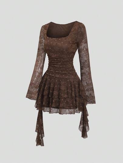 Sweetra 蕾丝喇叭袖腰部不对称下摆水母条纹短款复古方领棕色连衣裙，秋冬