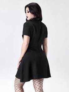 ROMWE Váy chữ A cổ vá bất đối xứng bằng da PU phong cách Gothic - màu đen - Xem 3