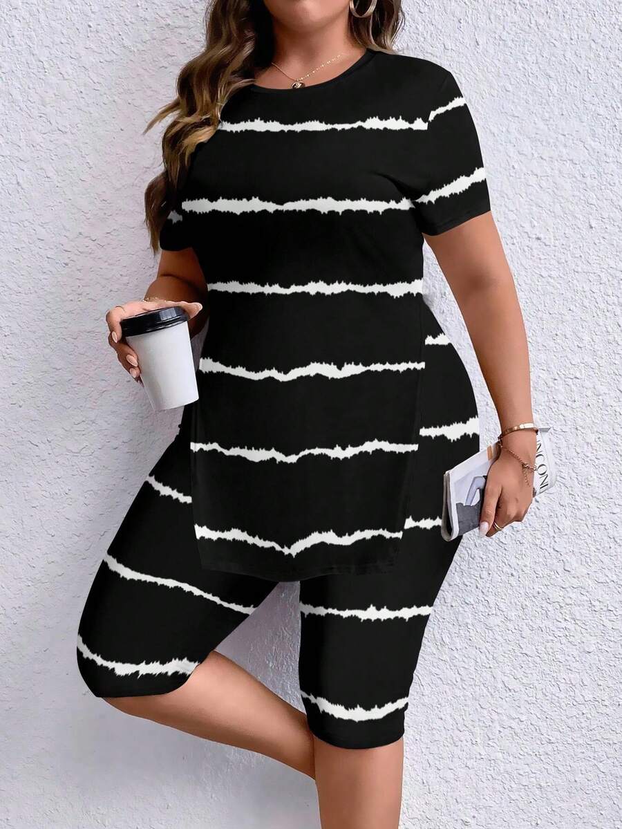 SHEIN LUNE Conjunto de ropa casual de talla grande de camiseta de cuello redondo de manga corta con bajo dividido y pantalones cortos de ciclista con efecto tie-dye a rayas, para el verano