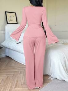 SHEIN Bộ đồ ngủ 2 món cho nữ, áo dài tay xòe eo, cổ chữ V, ren, chắp vá, thắt eo, quần dài, trang phục thường ngày cho nữ, bộ đồ ngủ màu hồng, quần áo mặc nhà thu đông - Bụi hồng - Xem 2