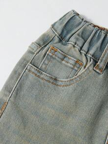 SHEIN 年轻女孩做旧浅蓝色星星刺绣牛仔裤，松紧腰身，紧身喇叭腿设计