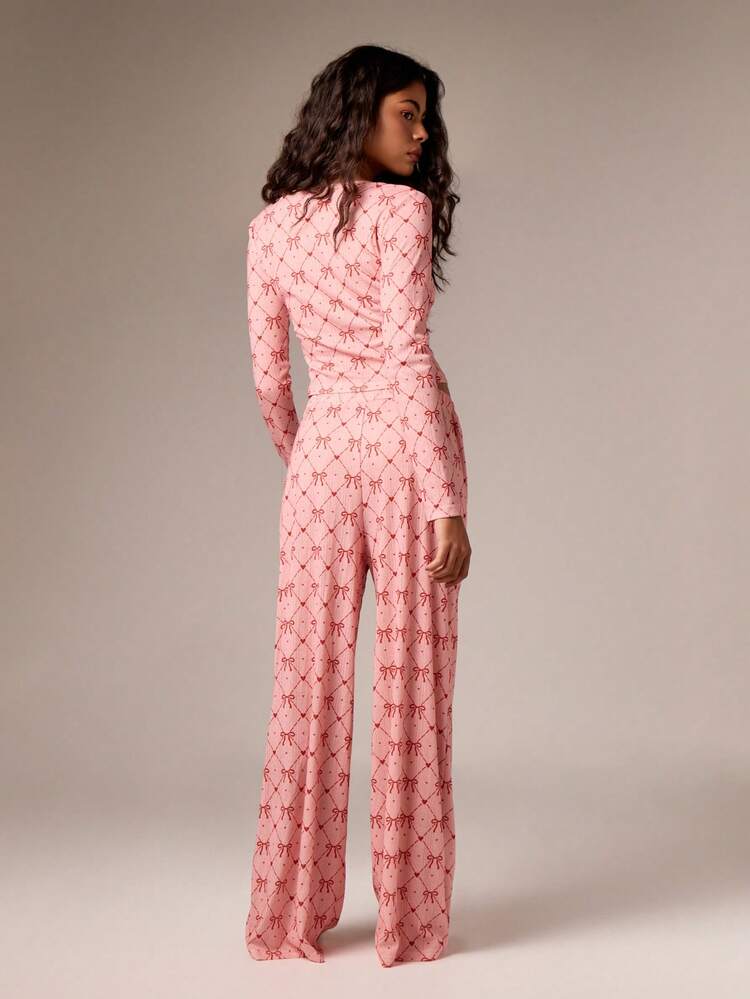 Conjunto de pijama de manga larga con estampado de lazo y pantalones anchos
