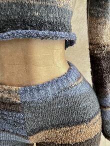 Soleia Bộ 2 món áo len tay dài, tay loe, croptop và quần short cạp trễ dành cho nữ, thích hợp cho tiệc tùng, Giáng sinh, hẹn hò, hộp đêm, bãi biển, du ngoạn, trà chiều, phong cách boho, du lịch, bộ đồ len dệt kim hai mảnh, bộ đồ len kẻ sọc hai mảnh, bộ đồ len hai mảnh mềm mại cho mùa thu/đông - Nhiều màu - Xem 6