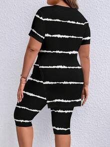 SHEIN LUNE Conjunto de ropa casual de talla grande de camiseta de cuello redondo de manga corta con bajo dividido y pantalones cortos de ciclista con efecto tie-dye a rayas, para el verano