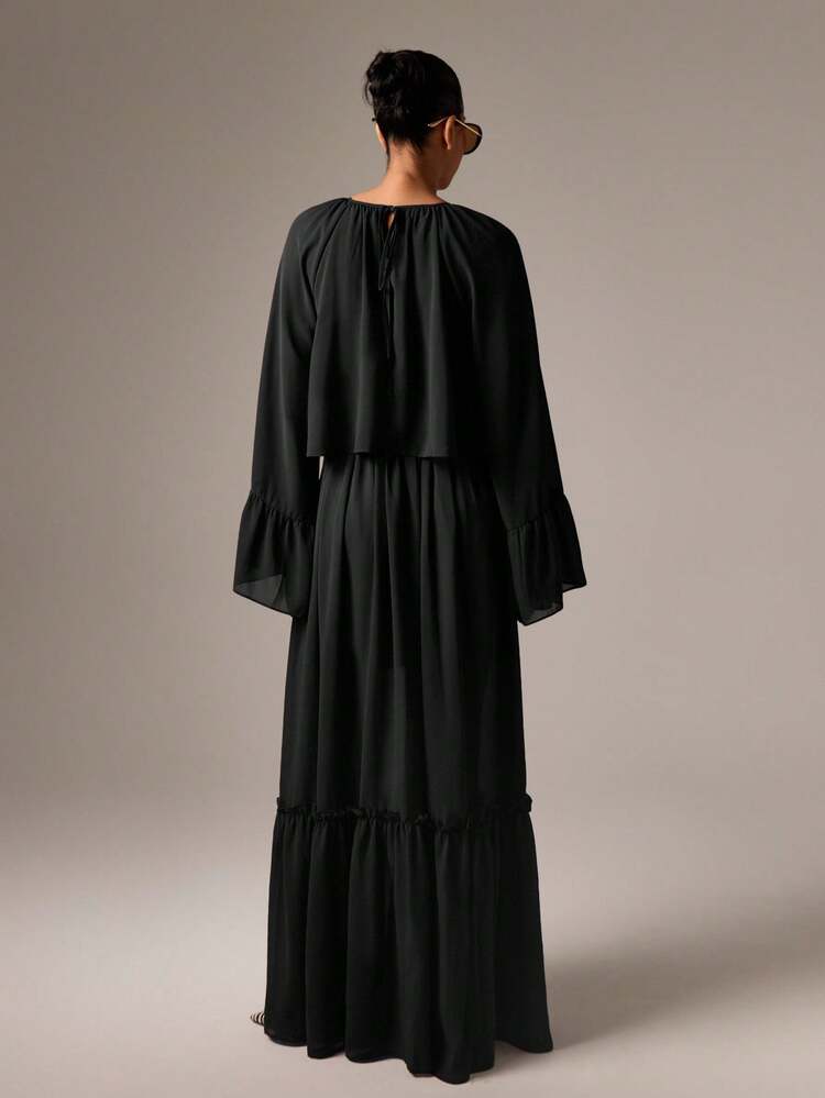 Vestido longo esvoaçante de chiffon com mangas sino e babados