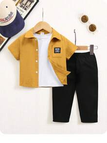 裝飾徽章折領短袖上衣和純色褲子2件套裝，適用於男嬰 - 黃色 - 查看 2