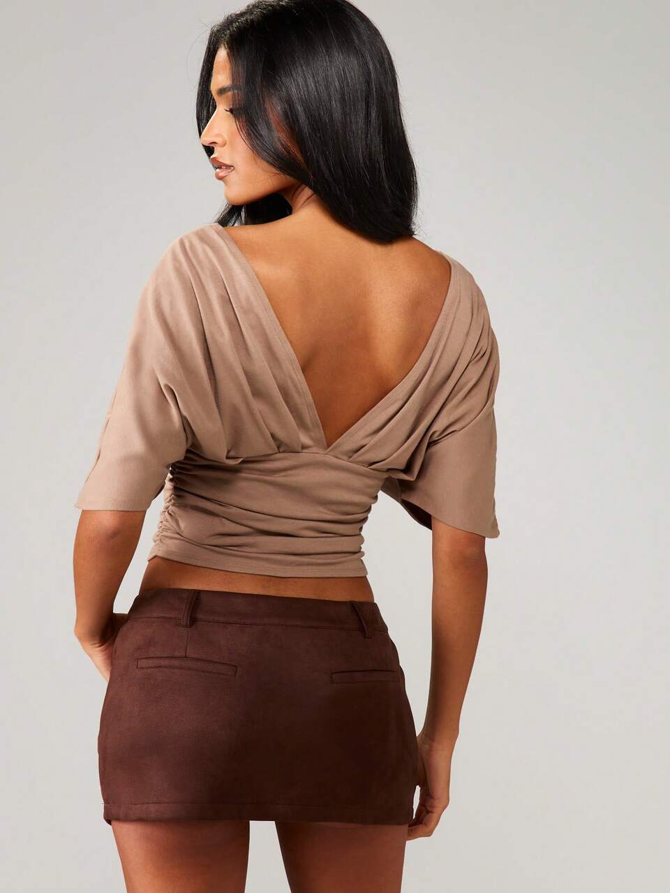 MISSGUIDED Top court plissé torsadé avant. Élégant pour soirée, fête, club, ballet, danse. Style cache-cœur crop blouse