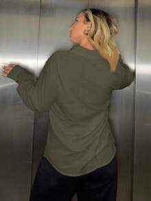 Jeta Ari 2025 秋冬新款橄榄绿色翻领前扣长袖百搭衬衫，适合职场、休闲、分层、办公室、商务、约会、派对、郊游、机场、浪漫、乡村音乐节、复古、韩式、机场、婚礼嘉宾、生日、万圣节、圣诞节 - 軍綠色 - 查看 2