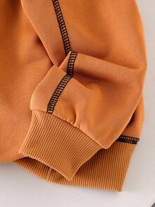 SHEIN Genkimix Kids 2 件套幼儿男童卡其色马术刺绣圆领长袖运动衫套装，舒适时尚，适合秋冬 - 彩色 - 查看 4