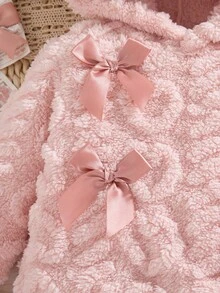 SHEIN 2 件套女婴冬季新款服装套装，毛绒心形提花长袖连帽运动衫，蝴蝶结装饰，修身裤子，毛茸茸下摆拼色，休闲时尚家居服和通勤套装 - 粉色 - 查看 7