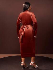 Veslaya 2025 秋冬新款大码女装连衣裙/秋冬服装/乡村音乐节服装/婚礼嘉宾/约会之夜/女士约会之夜连衣裙/优雅/盛大/派对/性感修身可可棕色天鹅绒褶皱腰V领喇叭袖短裙 - 棕色 - 查看 2