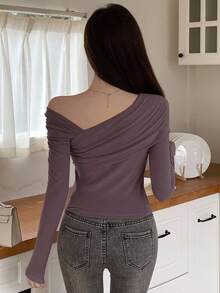 DAZY Camiseta de manga larga de unicolor con hombro asimétrico elegante para mujer, top de otoño - Morado - Ver 2