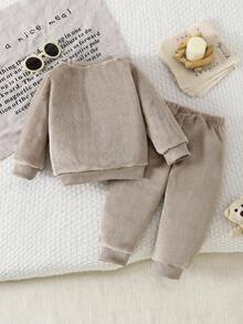 SHEIN Cute Round Neck Plush Baby Boy Outfit