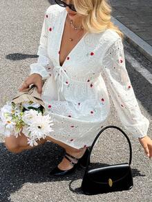 SHEIN Frenchy 女士休闲度假风格花卉刺绣深 V 领前系带灯笼袖希菲短款连衣裙，春秋 - 白色 - 查看 7