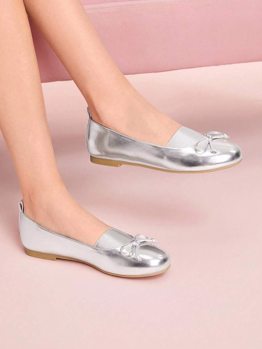 CUCCOO DOLLMOD 女士圆头皮革时尚平底鞋，舒适办公室穿着 - 銀色 - 查看 1