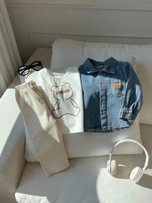 SHEIN 3 قطع طقم ملابس للأطفال الصبيان للخريف/الشتاء، جاكيت جينز كاجوال مزينة بالدب، تي شيرت أبيض بأكمام طويلة، وبنطلون كاجوال بيج، مناسب لحفلات عيد الميلاد، الحفلات المسائية، الحفلات، حفلات الزفاف، حفلات استقبال المولود، المعمودية، وعيد الميلاد الأول، وحضانة الأطفال - متعدد الألوان - مشاهدة 8