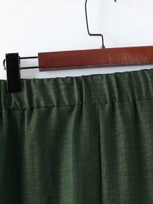 GlowEve CURVE Conjunto de 2 piezas de blazer de oficina elegante con botones y volantes de contraste en el borde + falda recta y versátil con botones, para mujer de talla grande - Verde militar - Ver 4