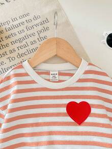 Baby Mädchen Französischer Streifen & Herz Patch Oversized Pullover Sweatshirt, geeignet für den lässigen Alltag im Herbst und Winter