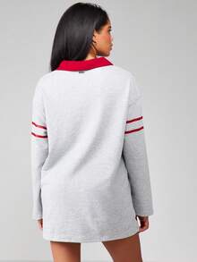 Missguided x Playboy Vestido mini de manga larga con cuello en V, estilo universitario, de longitud mini, ajuste relajado, para uso casual y de descanso en invierno y otoño - Gris Claro - Ver 2