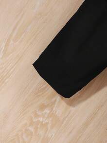 裝飾徽章折領短袖上衣和純色褲子2件套裝，適用於男嬰 - 黃色 - 查看 4