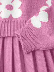 SHEIN Vintaside Kids 少女甜美百搭圆领蓝色毛衣搭配碎花百褶裙，适合居家、外出、派对、返校、冬季、圣诞节、万圣节等场合。这款开衫毛衣适合秋季穿着，也可作为上衣、裙子或圣诞毛衣穿着。舒适百搭，适合新生儿、幼儿等各种场合。 - 玫紅色 - 查看 4