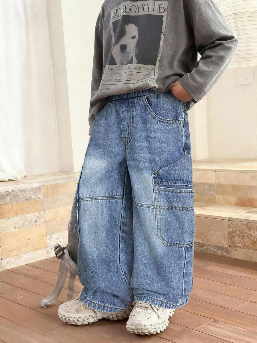SHEIN 男童复古时尚休闲宽松蓝色牛仔裤,带口袋,适合秋冬季日常穿着、街头风、万圣节、圣诞节等场合,也可作为冬季牛仔裤、保暖牛仔裤穿着。 - 淺色水洗藍 - 查看 1
