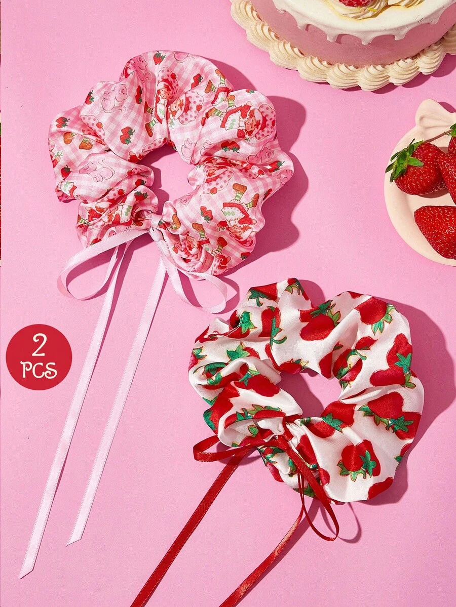 Strawberry Shortcake X SHEIN 2 件装时尚甜美粉色发圈，光滑柔软缎面材质，大号头饰，草莓格纹蝴蝶结发带，发圈发绳，适合扎马尾辫，日常使用，也是送礼佳品。 - 彩色 - 查看 1