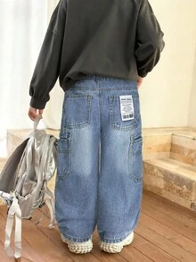 SHEIN 男童复古时尚休闲宽松蓝色牛仔裤，带口袋，适合秋冬季日常穿着、街头风、万圣节、圣诞节等场合，也可作为冬季牛仔裤、保暖牛仔裤穿着。 - 淺色水洗藍 - 查看 2