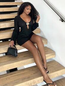 Alexandranx VESTIDO DE SAÍDA COM RECORTE E DECORAÇÃO EM METAL