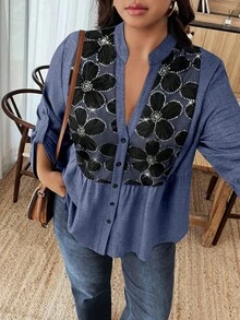 EMERY ROSE Blusa de mujer talla grande con cuello en V, mangas con volantes y decoración de lentejuelas con estampado floral - Azul - Ver 3