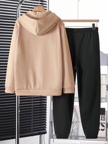 SHEIN 2 件套青少年男孩休闲篮球运动员图案印花卡其色连帽衫和黑色抽绳裤套装，保暖内衬，适合秋冬季，温暖，适合运动、学校、家居，简单百搭的日常穿着，冬装，秋装，秋装，所有儿童服装，黑色裤子， - 卡其色 - 查看 2