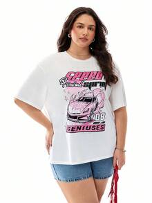 SHEIN EZwear Áo thun cổ tròn tay ngắn họa tiết đua xe màu hồng cỡ lớn, mỏng nhẹ, áo chui đầu thường ngày cho người cỡ lớn - trắng - Xem 1