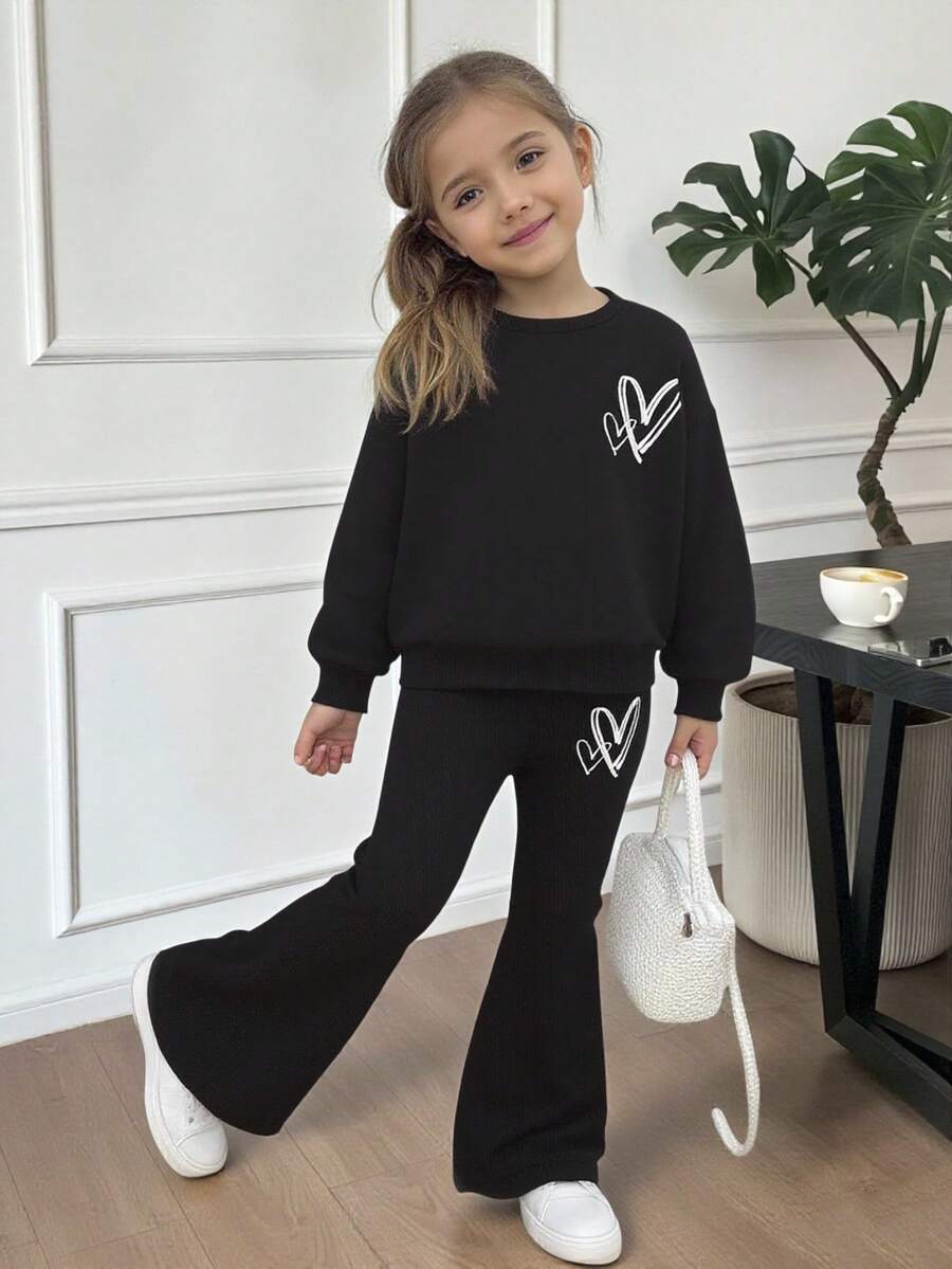 SHEIN 年轻女孩纯黑色/秋冬/针织休闲宽松心形印花运动衫和喇叭裤两件套运动衫套装 - 黑色 - 查看 1
